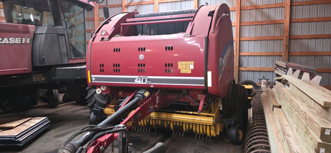 2015 New Holland Rollbelt 560 Baler/Round