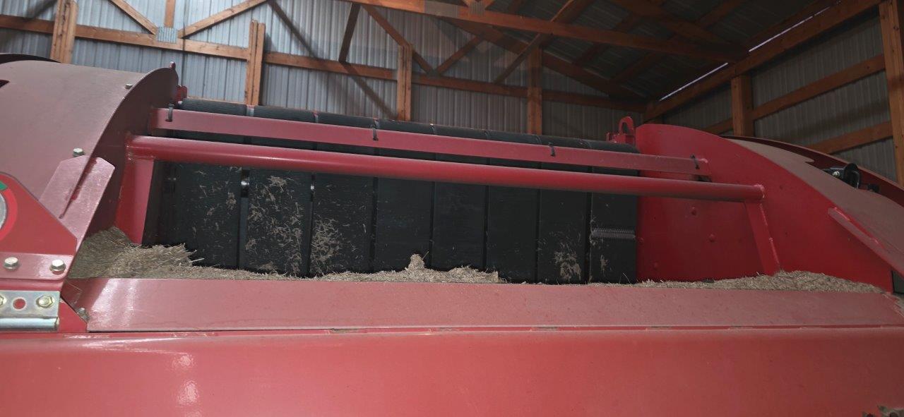 2015 New Holland Rollbelt 560 Baler/Round