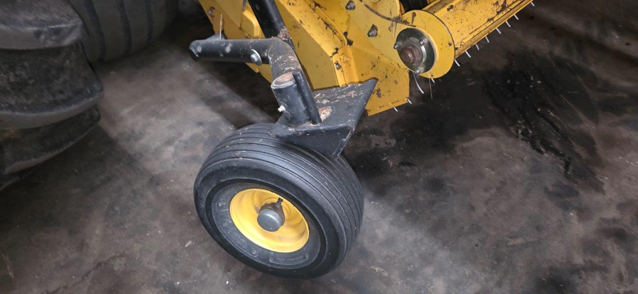 2015 New Holland Rollbelt 560 Baler/Round