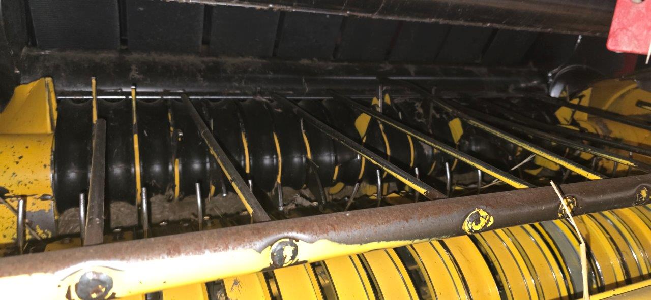 2015 New Holland Rollbelt 560 Baler/Round