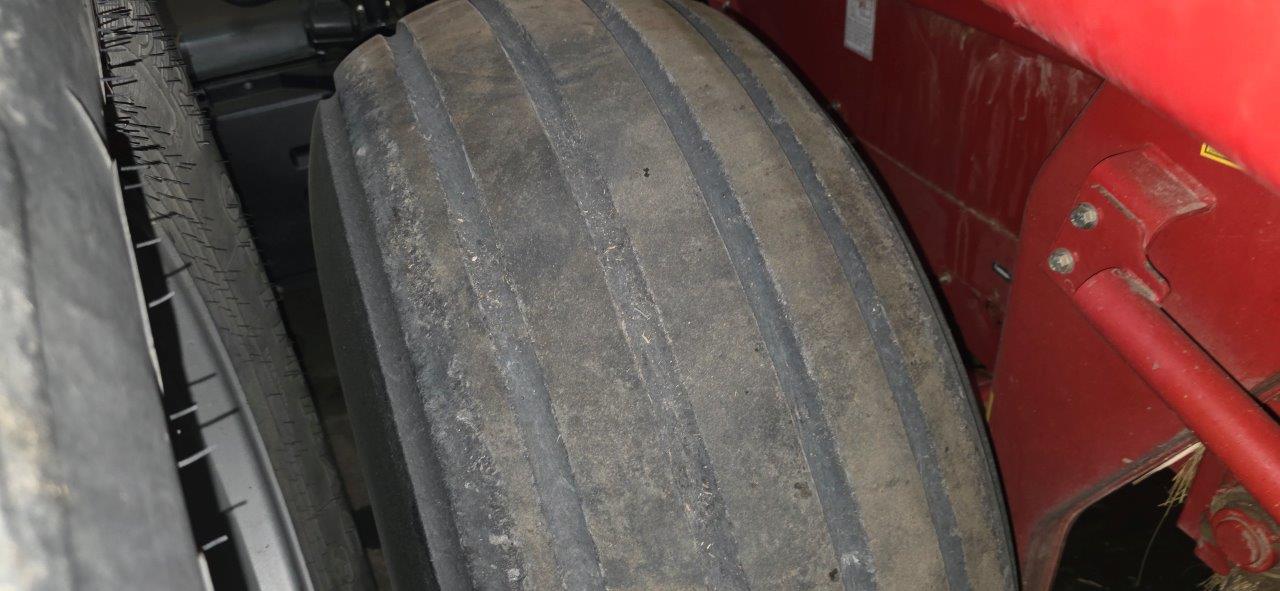 2015 New Holland Rollbelt 560 Baler/Round