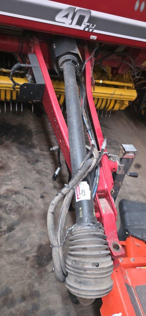 2015 New Holland Rollbelt 560 Baler/Round