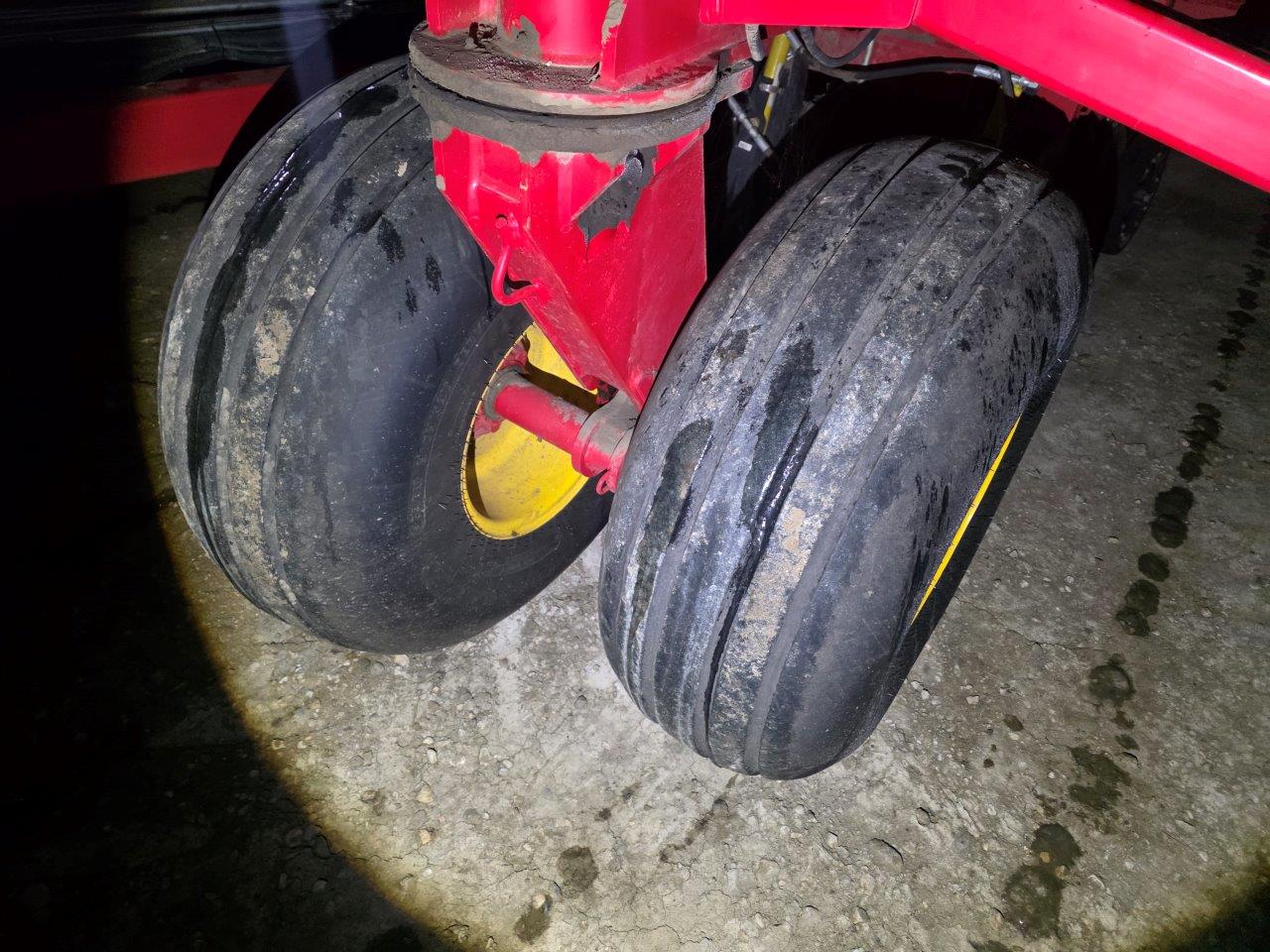 2021 Bourgault 3720/8550 Drill/Cart