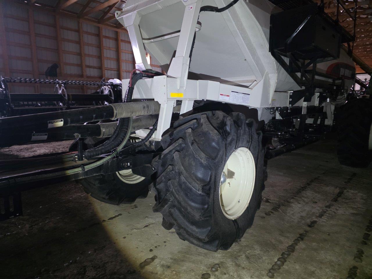 2021 Bourgault 3720/8550 Drill/Cart