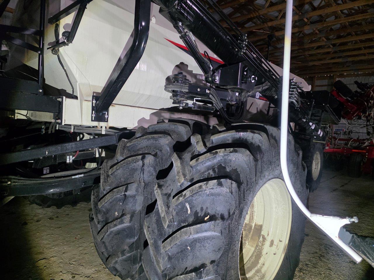 2021 Bourgault 3720/8550 Drill/Cart