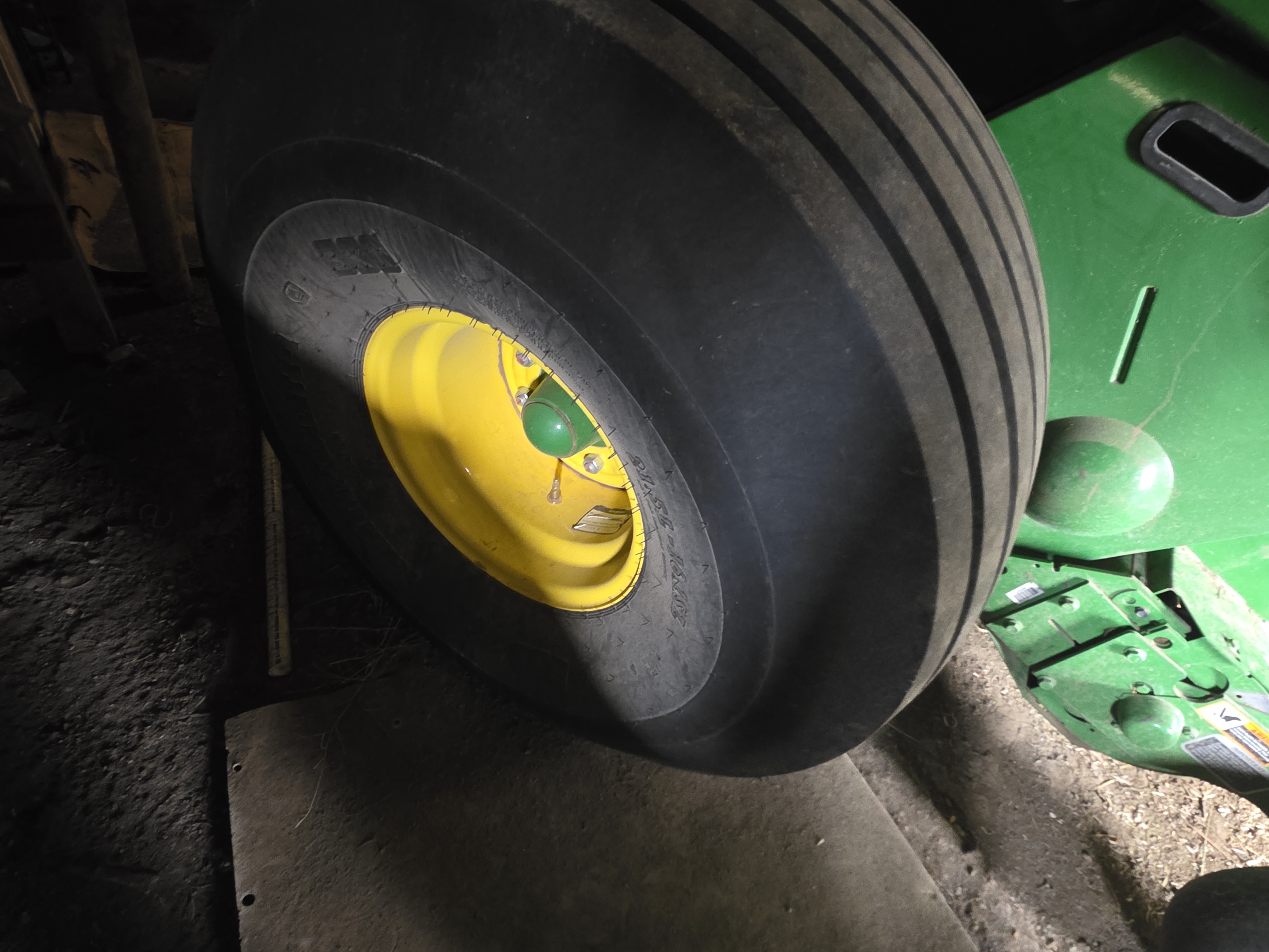 2023 John Deere 560R Baler/Round