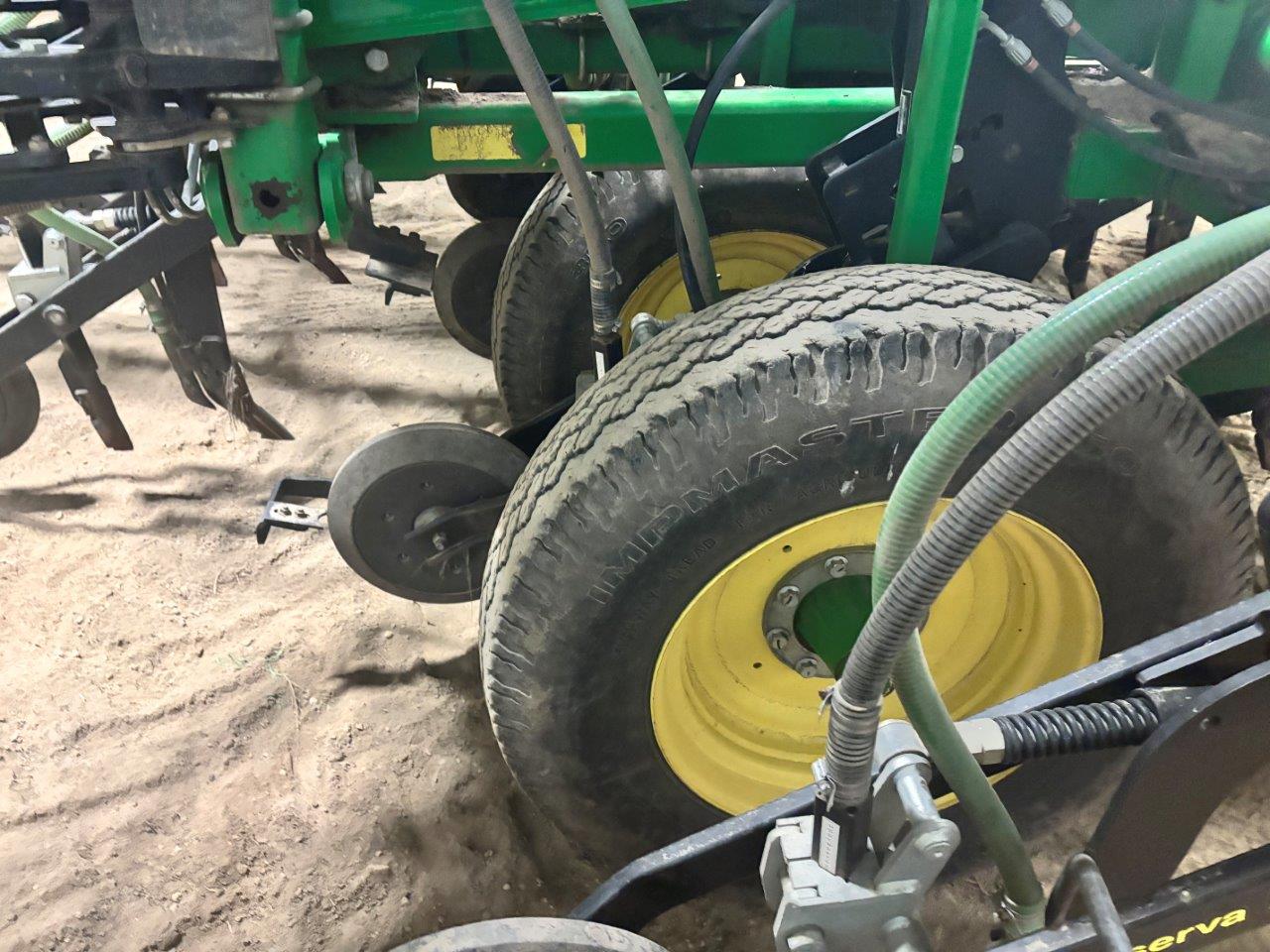 2013 John Deere 1870 Air Seeder