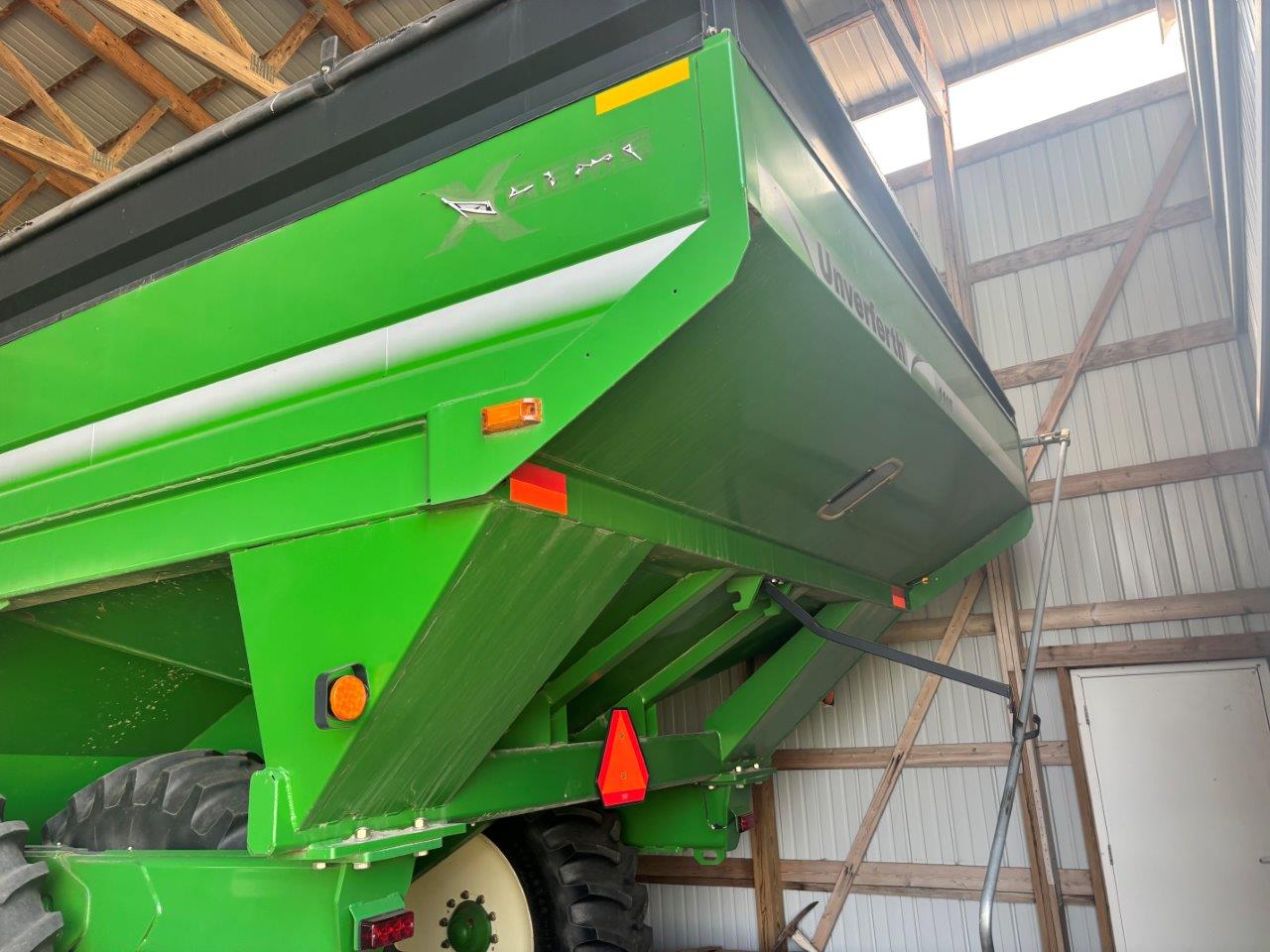 2010 Unverferth 1115 Grain Cart