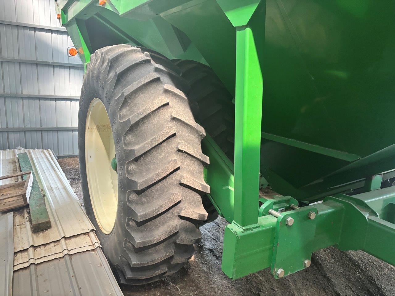 2010 Unverferth 1115 Grain Cart