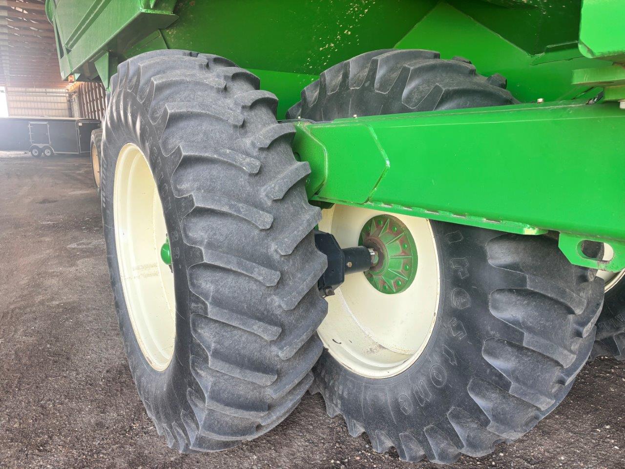 2010 Unverferth 1115 Grain Cart