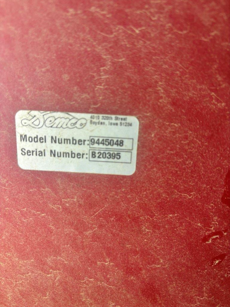2011 Demco 850 Grain Cart