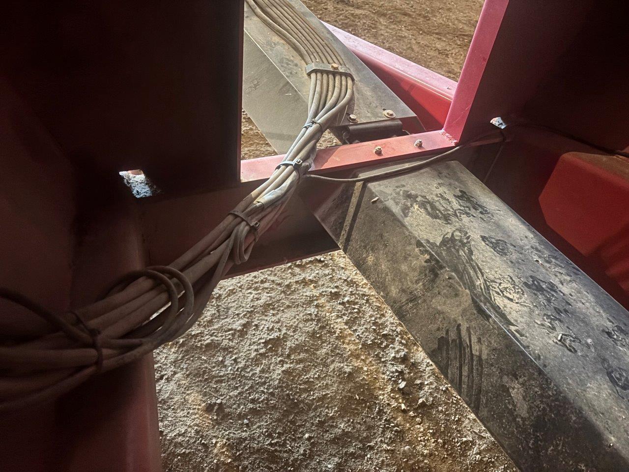 2011 Demco 850 Grain Cart