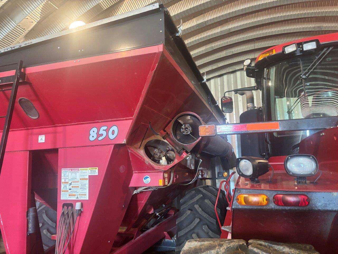 2011 Demco 850 Grain Cart