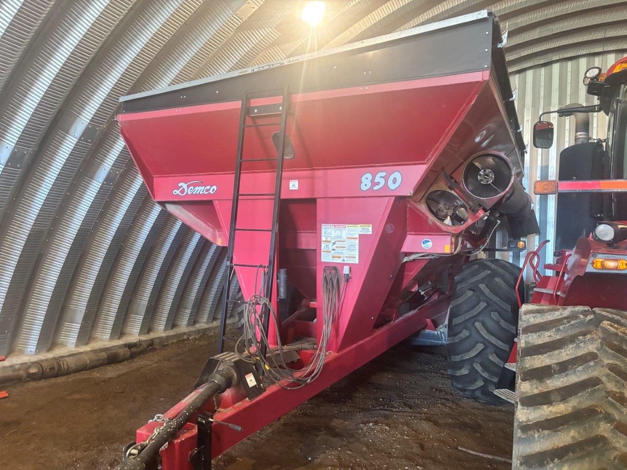 2011 Demco 850 Grain Cart