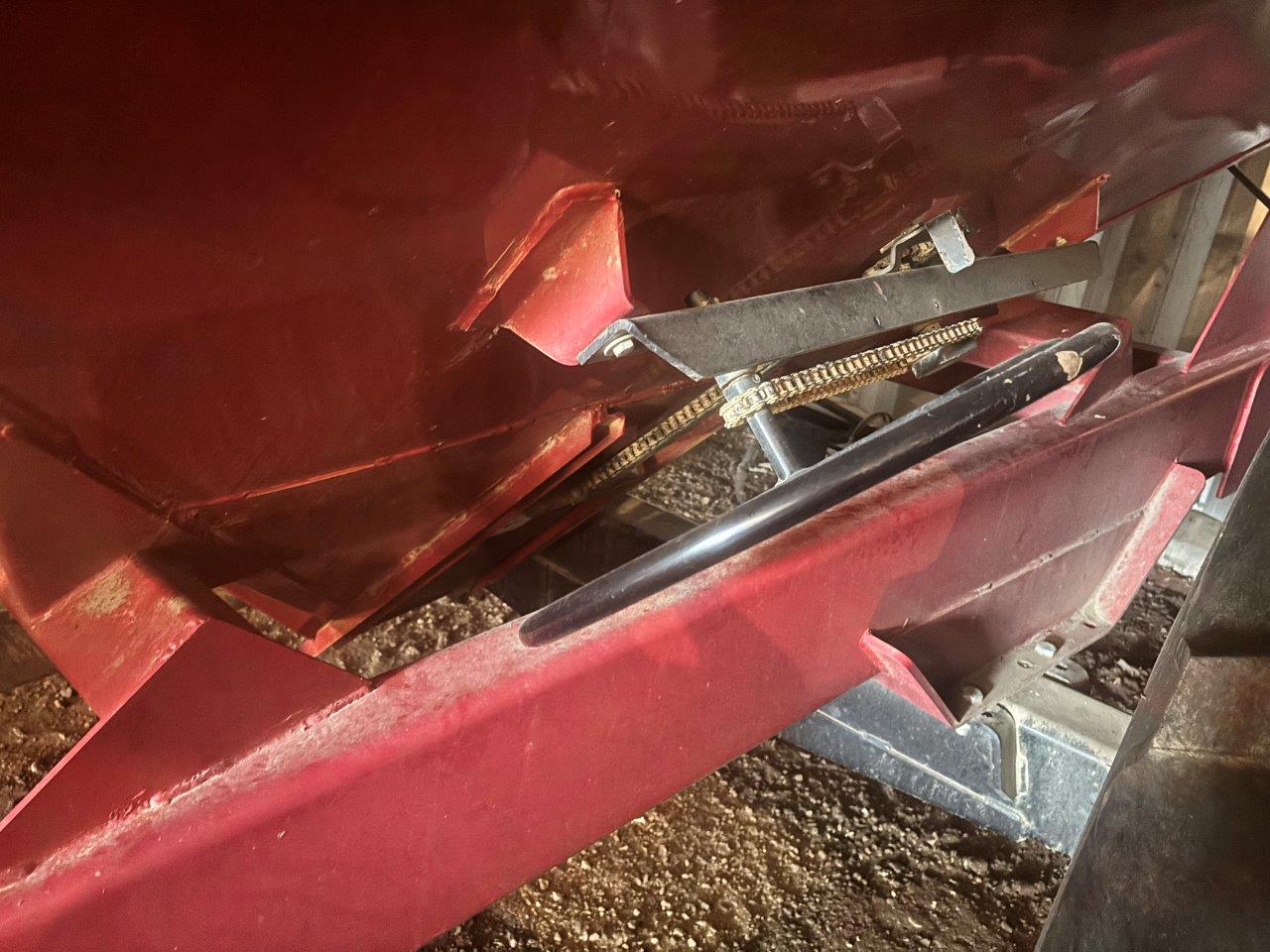 2011 Demco 850 Grain Cart