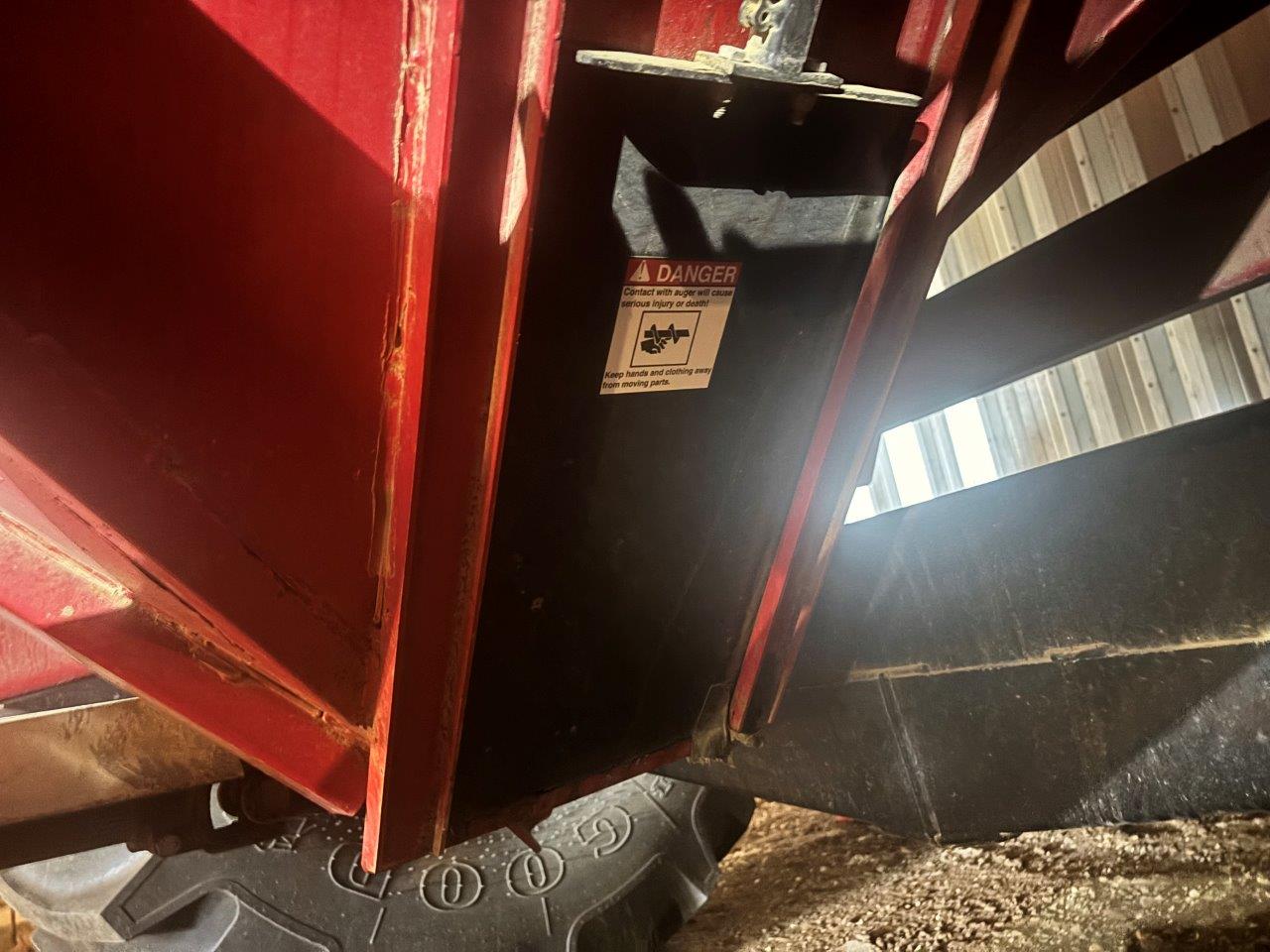 2011 Demco 850 Grain Cart