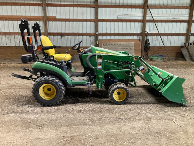 2015 John Deere 1025R Tractor