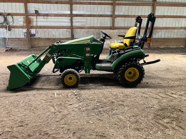 2015 John Deere 1025R Tractor