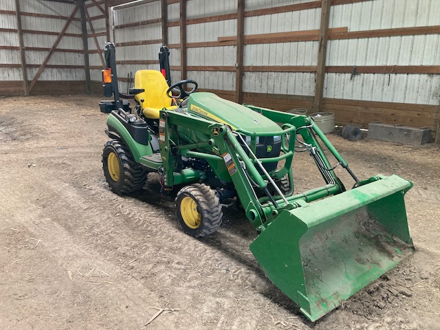 2015 John Deere 1025R Tractor