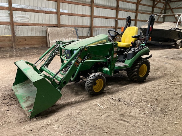 2015 John Deere 1025R Tractor