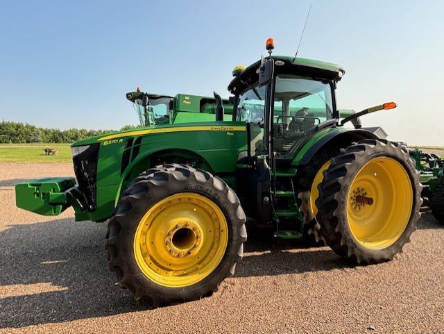 2016 John Deere 8370R Tractor