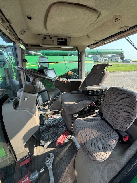 2016 John Deere 8370R Tractor