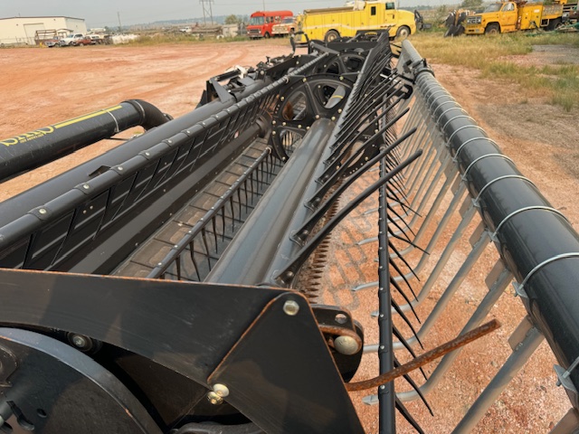 2009 MacDon FD70-40 Header Combine