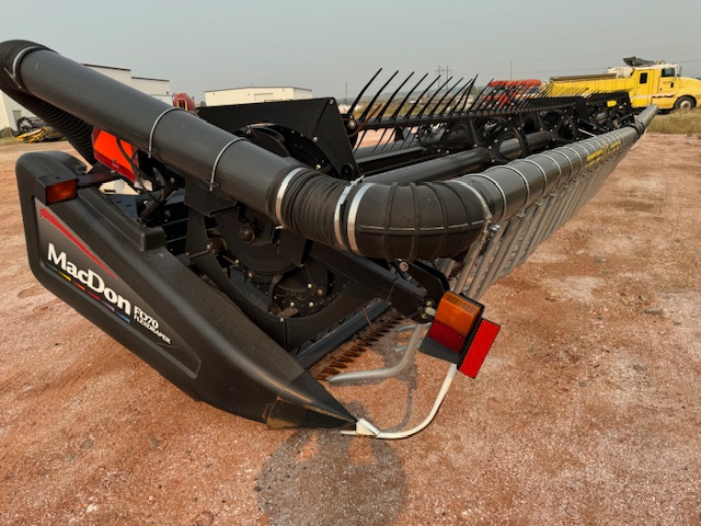 2009 MacDon FD70-40 Header Combine