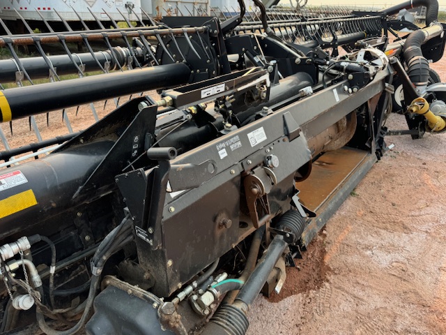 2009 MacDon FD70-40 Header Combine