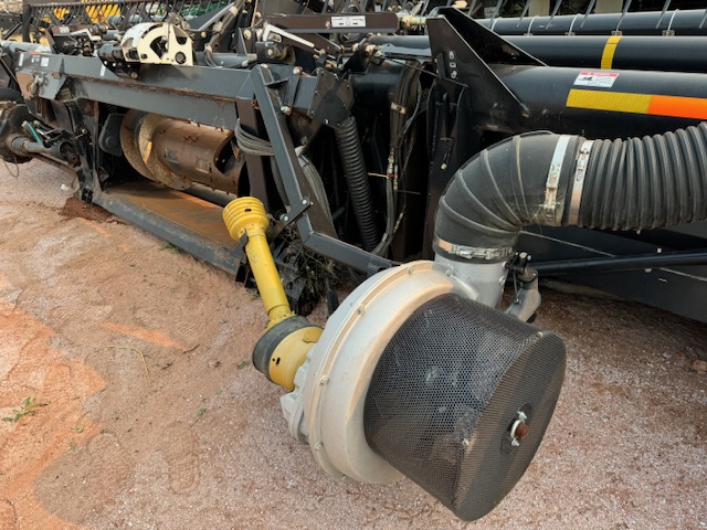 2009 MacDon FD70-40 Header Combine