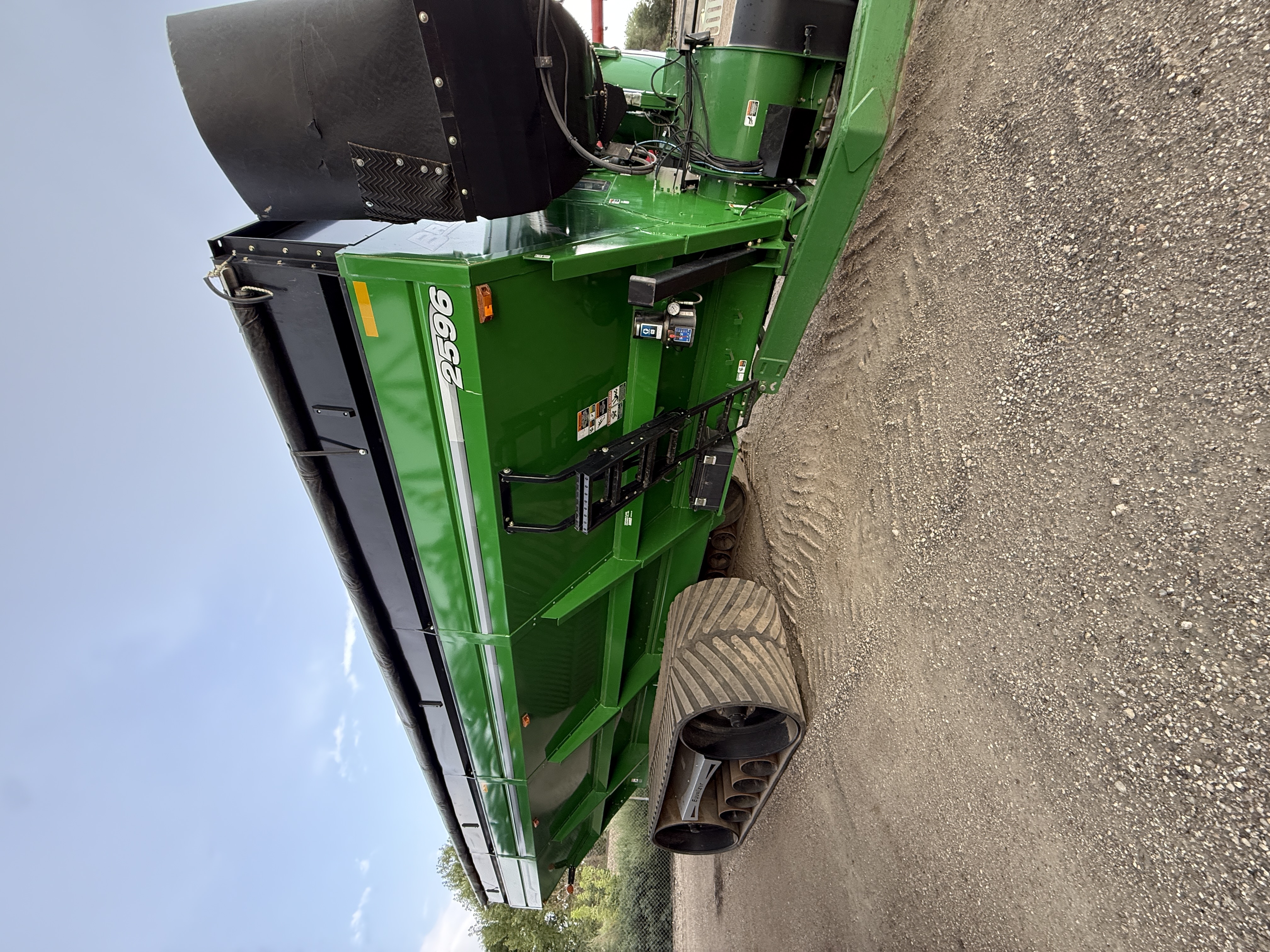 2022 Brent 2596 Grain Cart