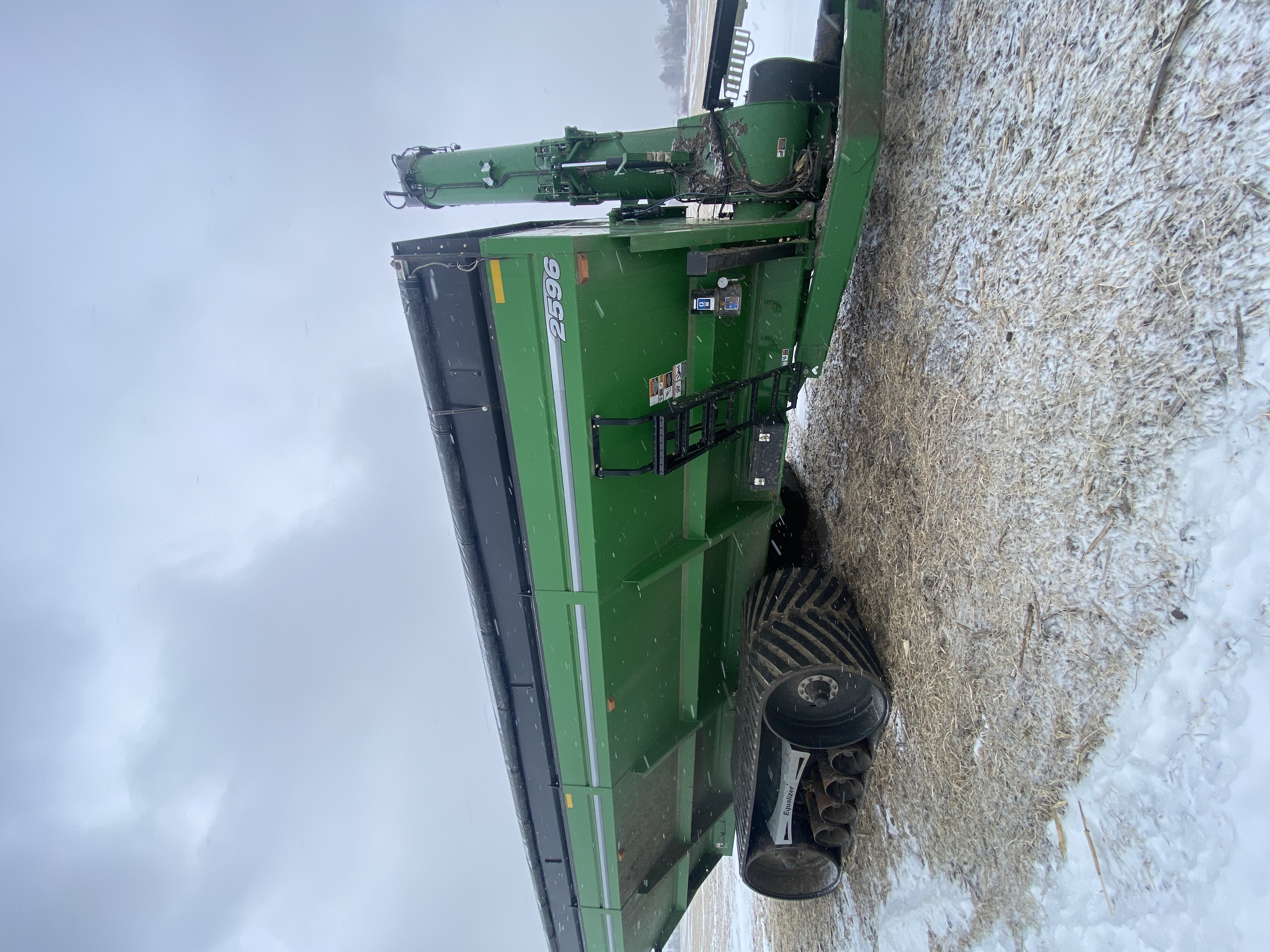 2022 Brent 2596 Grain Cart