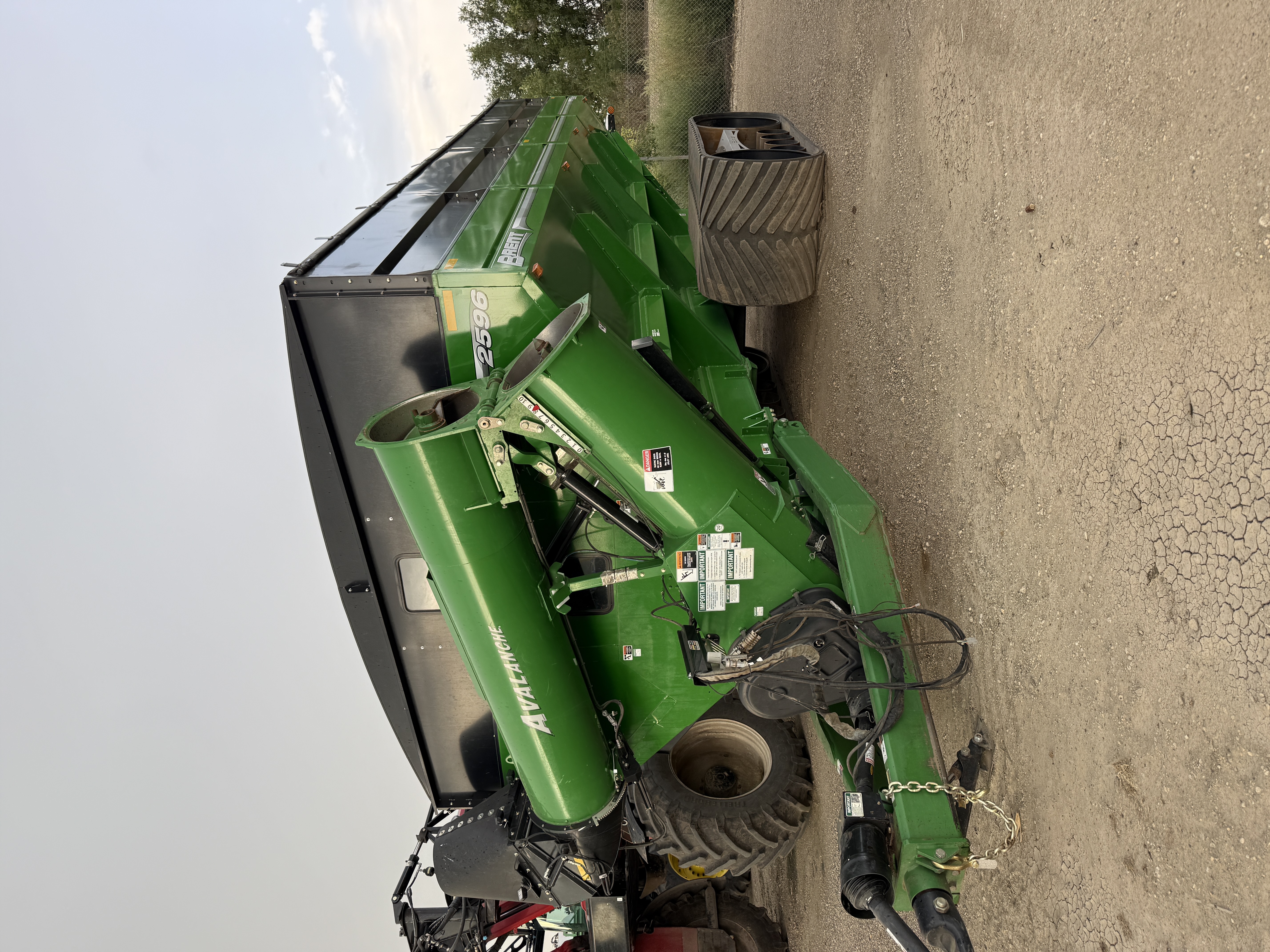 2022 Brent 2596 Grain Cart