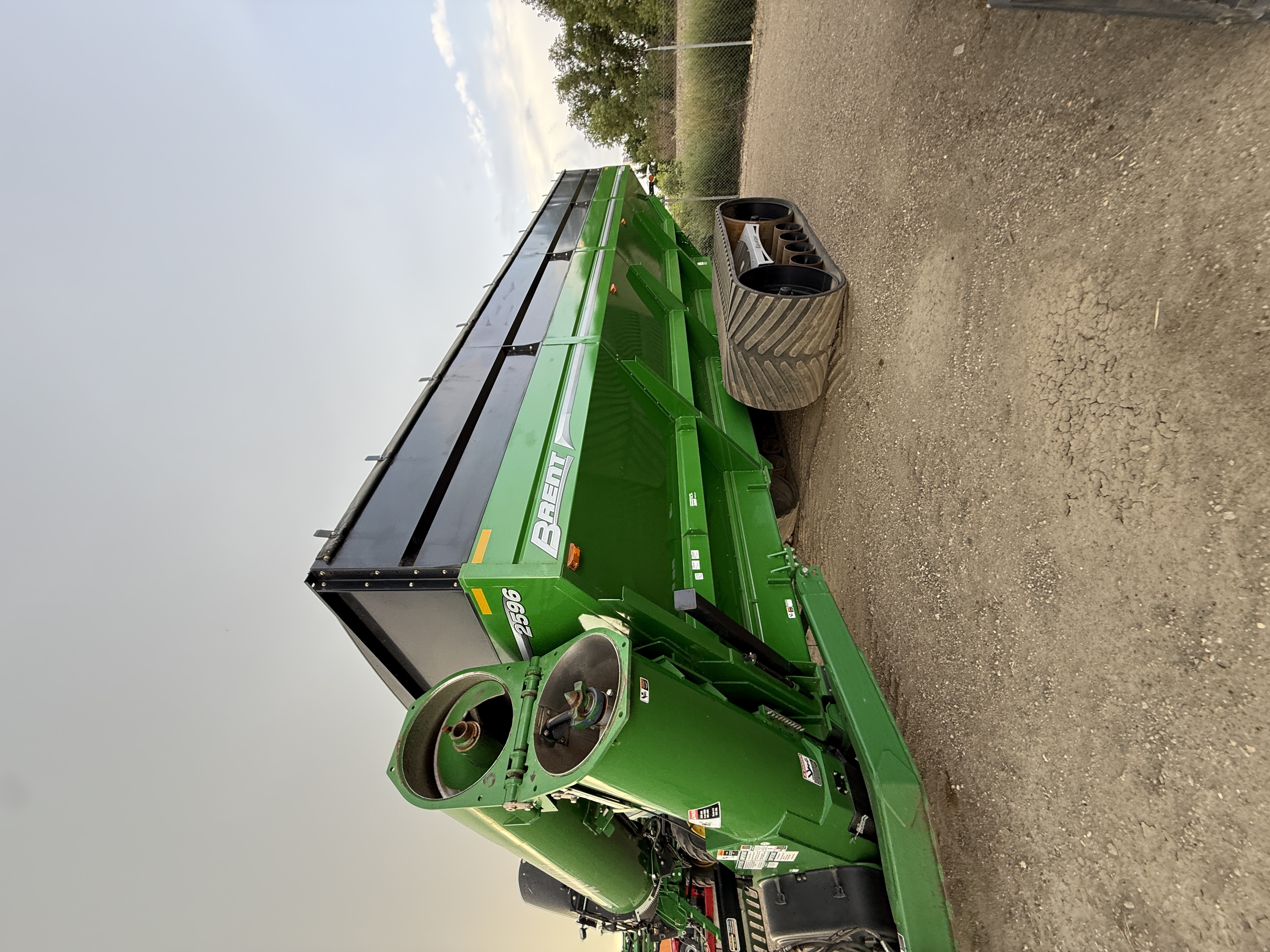 2022 Brent 2596 Grain Cart