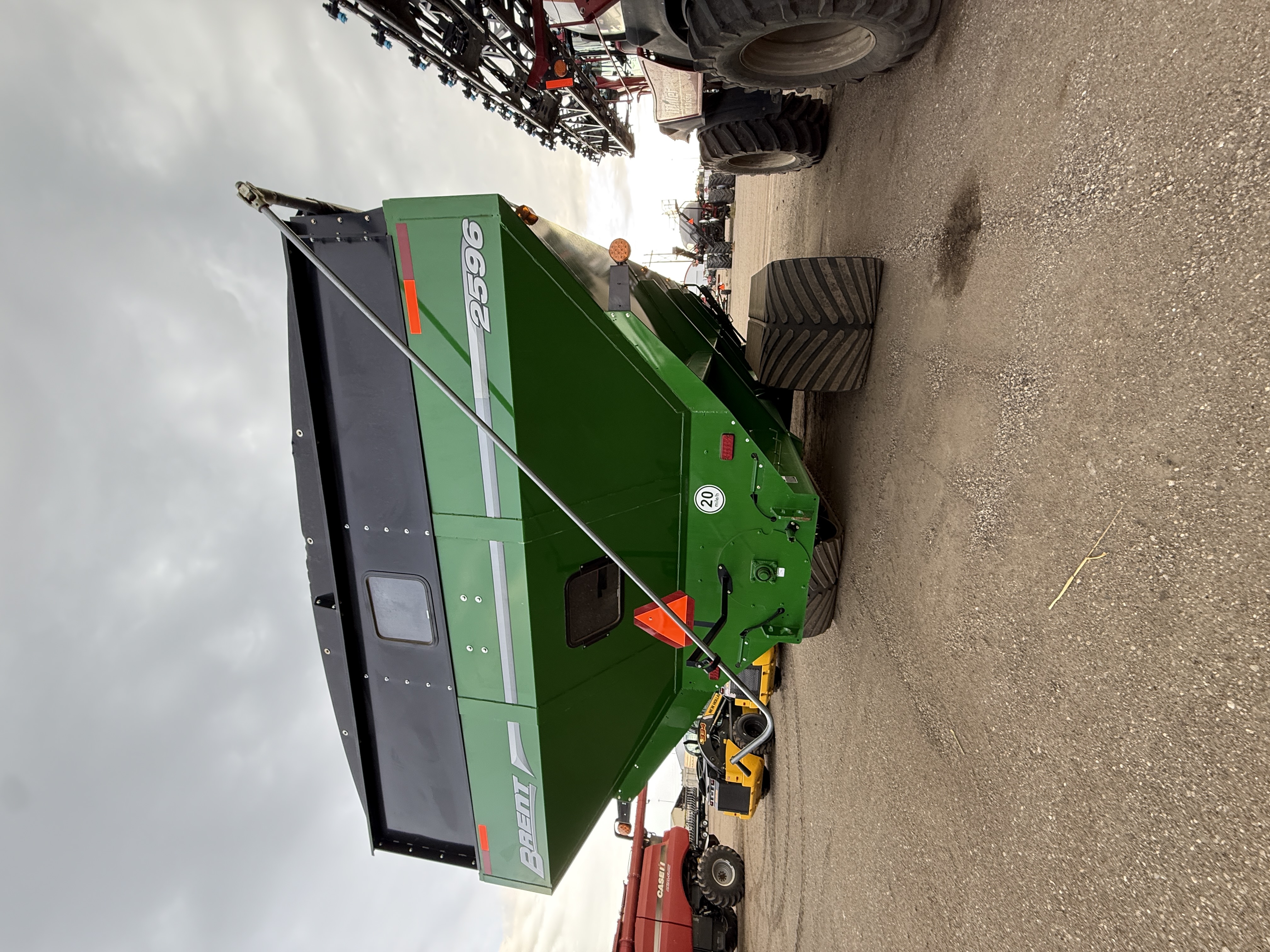 2022 Brent 2596 Grain Cart