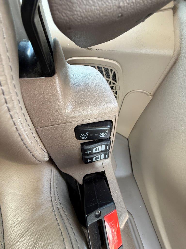 2023 John Deere 6R 215 Tractor