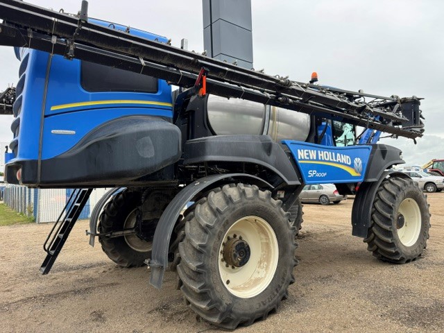 2017 New Holland SP.400F Sprayer/High Clearance