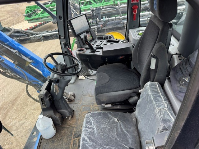 2017 New Holland SP.400F Sprayer/High Clearance