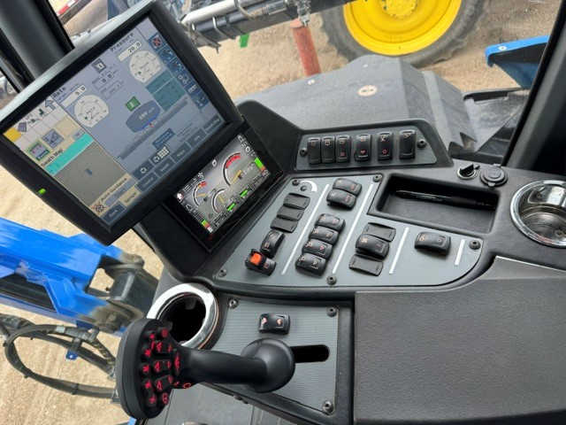2017 New Holland SP.400F Sprayer/High Clearance