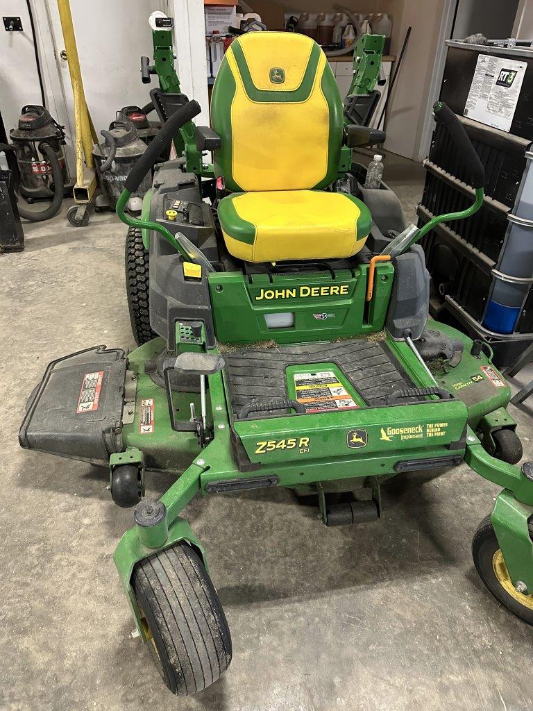 2023 John Deere Z545R Mower/Zero Turn