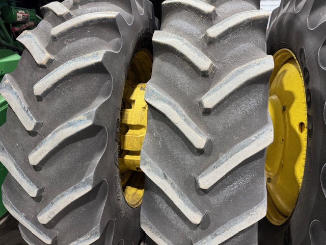 2013 John Deere 9560R Tractor