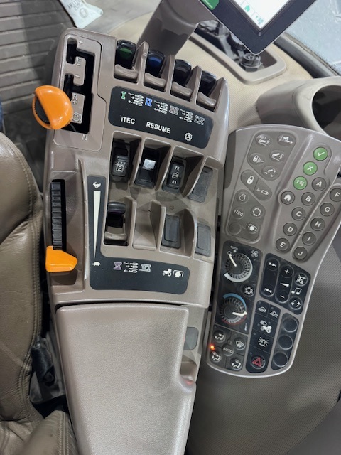 2013 John Deere 9560R Tractor