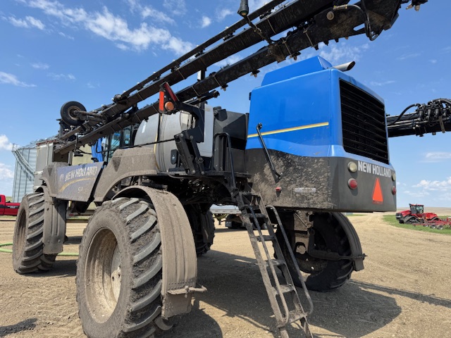 2014 New Holland SP.365F Sprayer/High Clearance