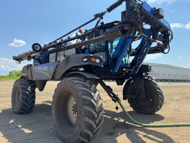 2014 New Holland SP.365F Sprayer/High Clearance