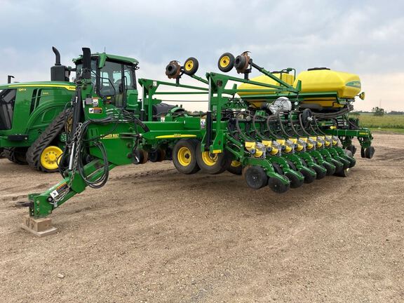 2008 John Deere DB44 Planter