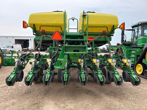 2008 John Deere DB44 Planter