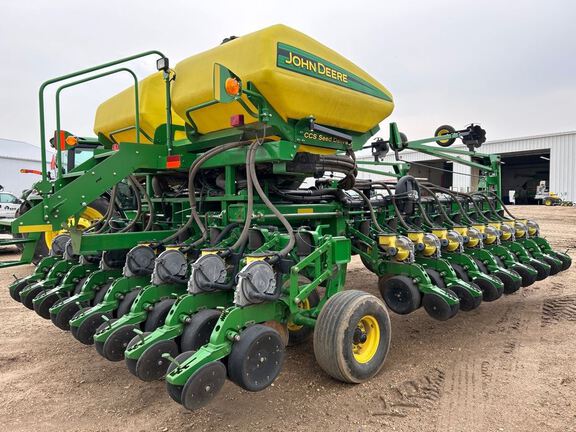 2008 John Deere DB44 Planter