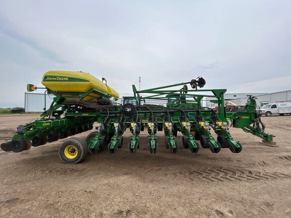 2008 John Deere DB44 Planter