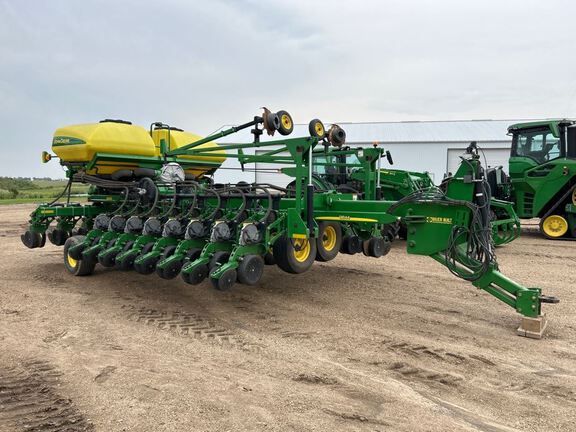 2008 John Deere DB44 Planter