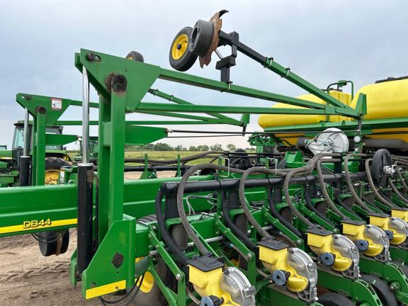 2008 John Deere DB44 Planter